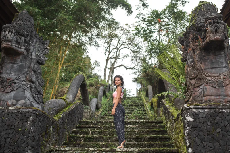 100 hour yoga teacher training in Rishikesh